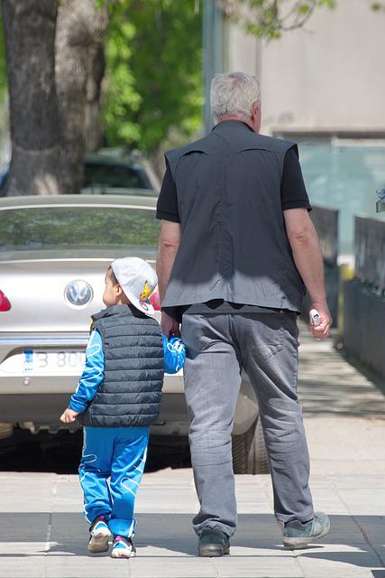 Anfrage zu Parkverstößen auf Fuß- und Radwegen in Schöneiche