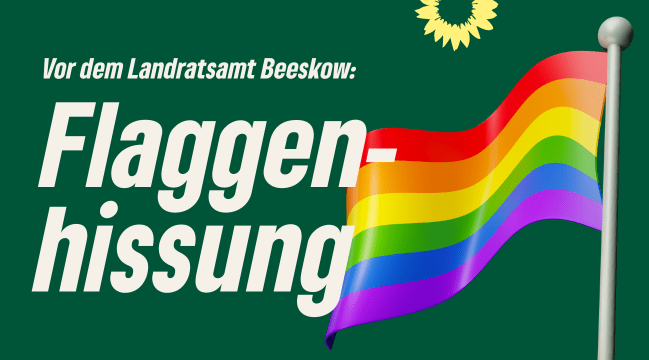 Flaggenhissung vor dem Landratsamt